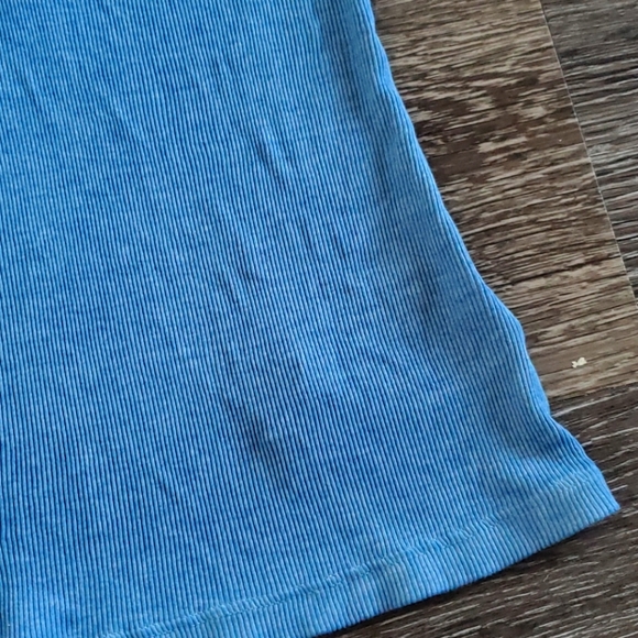 Guess Top 💙 - Picture 5 of 5